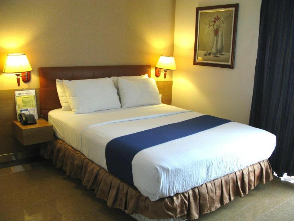 Blueberry Tourist Hotel Davao Exterior photo